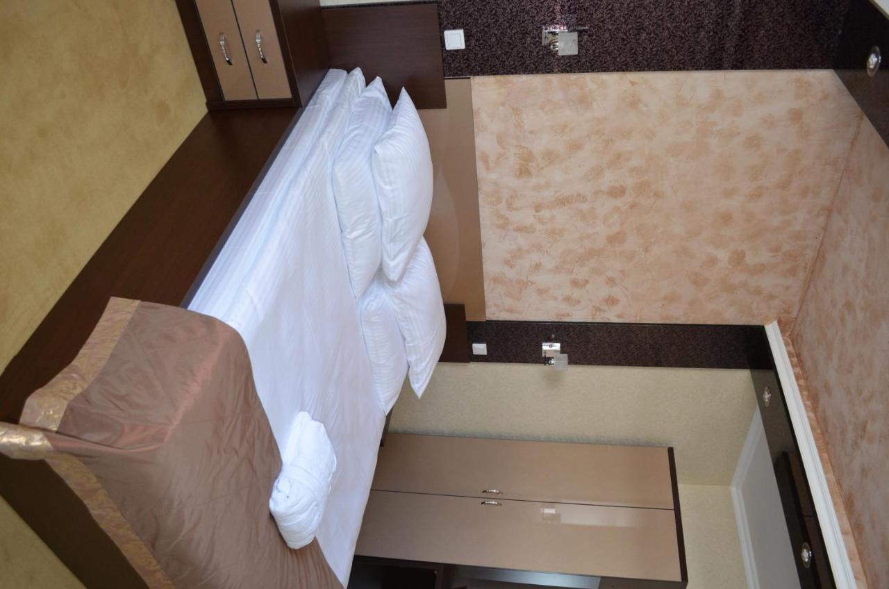 Mereke Hotel Ustʼ-Kamenogorsk Dış mekan fotoğraf