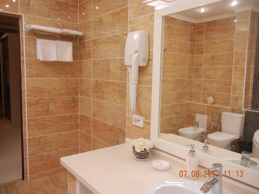 Mereke Hotel Ustʼ-Kamenogorsk Oda fotoğraf