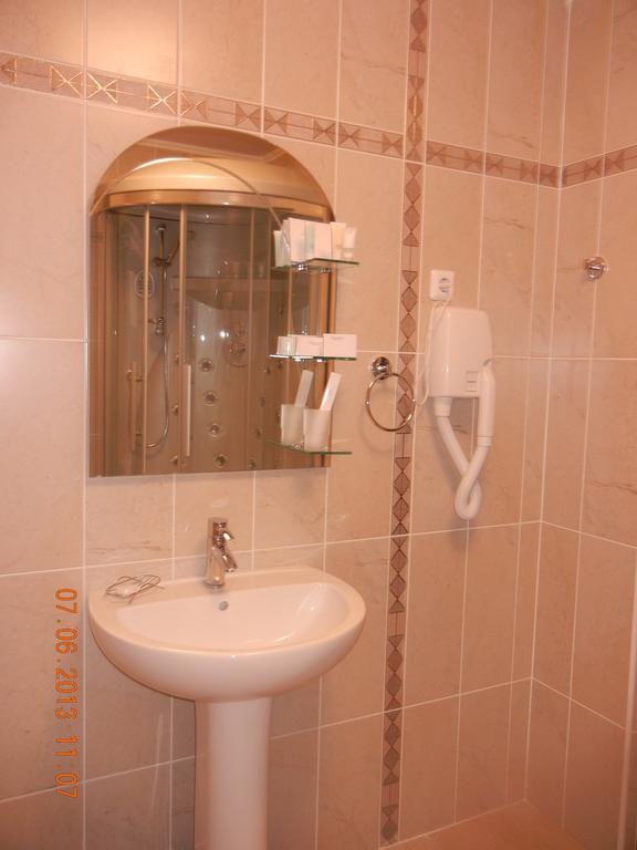 Mereke Hotel Ustʼ-Kamenogorsk Oda fotoğraf