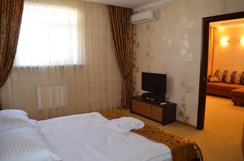 Mereke Hotel Ustʼ-Kamenogorsk Oda fotoğraf