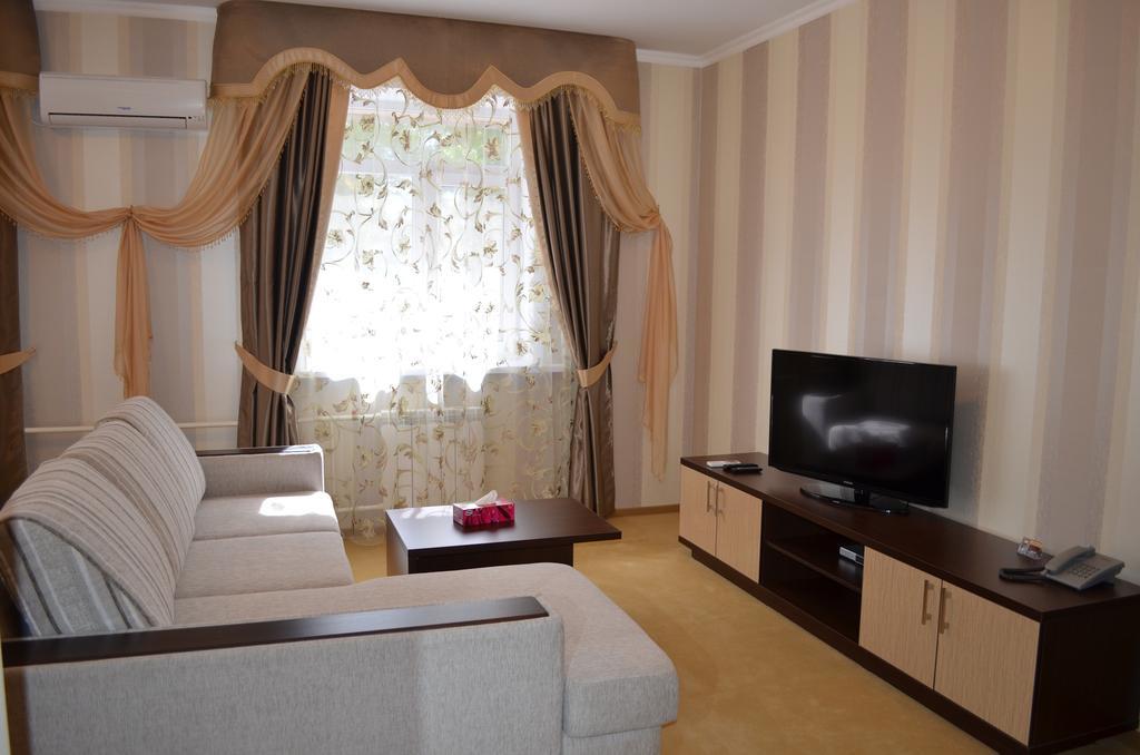Mereke Hotel Ustʼ-Kamenogorsk Oda fotoğraf