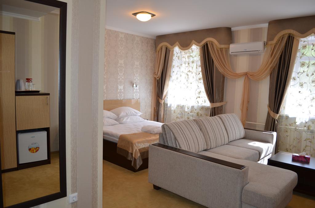 Mereke Hotel Ustʼ-Kamenogorsk Oda fotoğraf