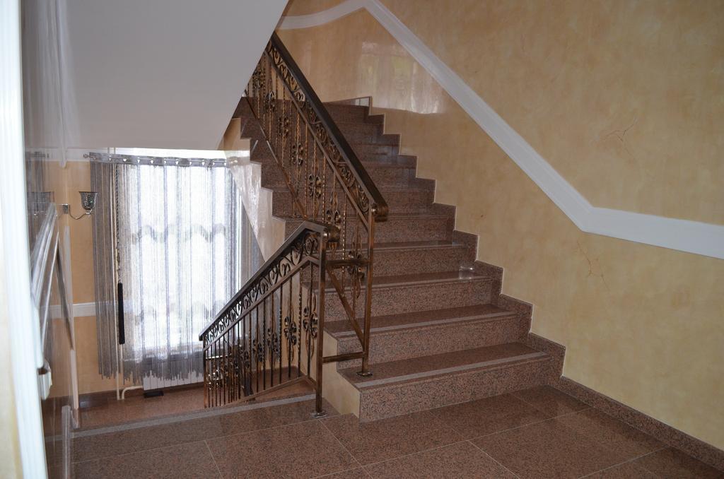 Mereke Hotel Ustʼ-Kamenogorsk Dış mekan fotoğraf