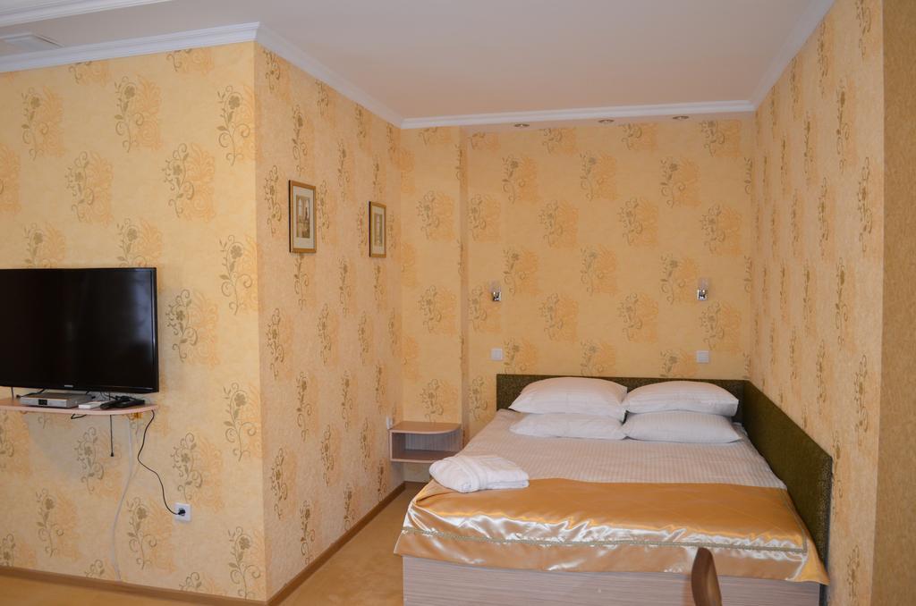 Mereke Hotel Ustʼ-Kamenogorsk Oda fotoğraf