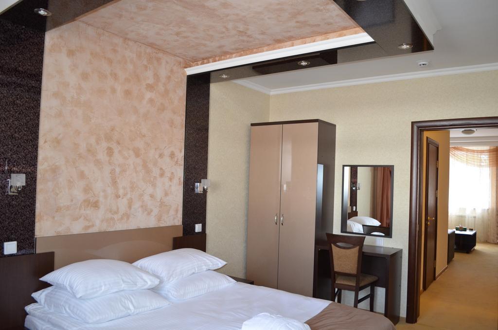 Mereke Hotel Ustʼ-Kamenogorsk Oda fotoğraf