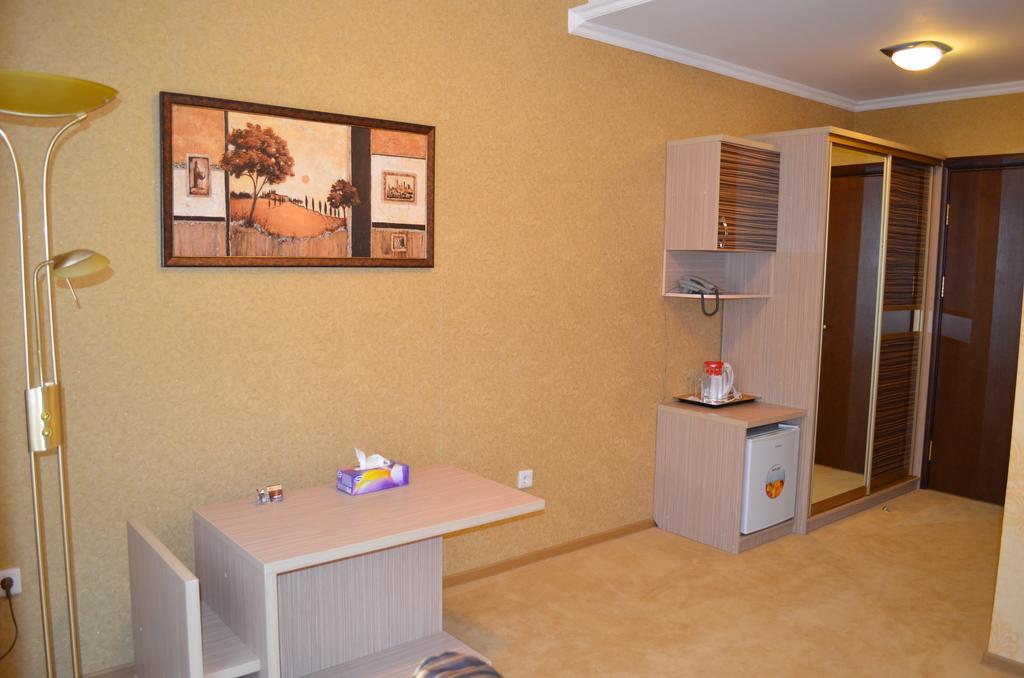 Mereke Hotel Ustʼ-Kamenogorsk Oda fotoğraf