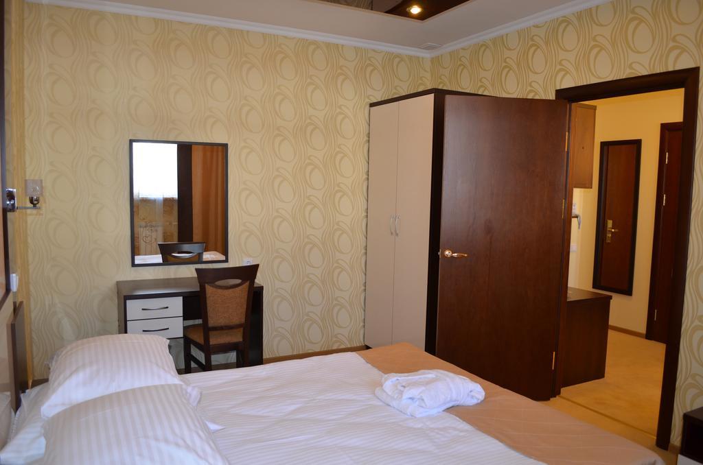 Mereke Hotel Ustʼ-Kamenogorsk Oda fotoğraf