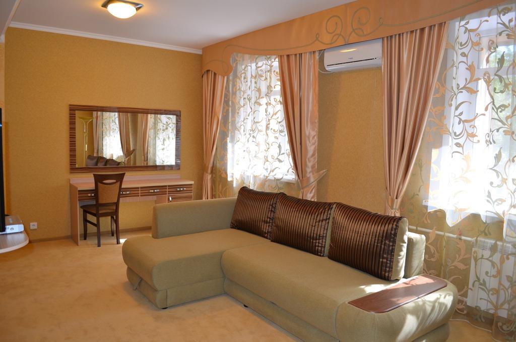 Mereke Hotel Ustʼ-Kamenogorsk Oda fotoğraf