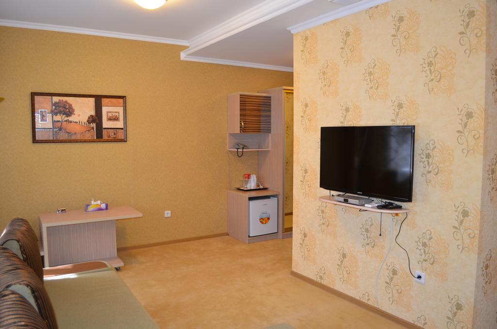 Mereke Hotel Ustʼ-Kamenogorsk Oda fotoğraf
